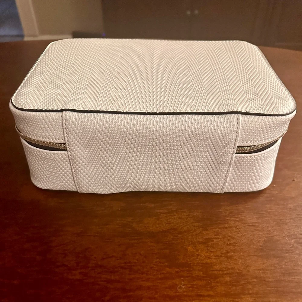Estée Lauder make up case